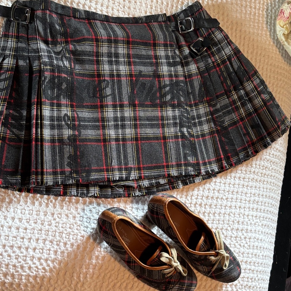 Nine West Black and Red Plaid Skirt with Matching size 8 Shoes